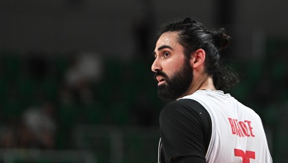 难救主！比塔泽13中9空砍全场最高22分外加4板3帽 罚球5中3