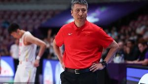 不容易！媒体人：郭士强在依靠止痛药来应对肩部老伤带来的疼痛